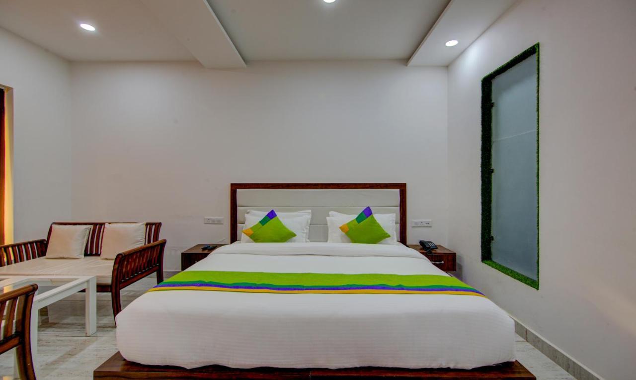 Treebo Down Town, Dalhousie Hotel Bagian luar foto
