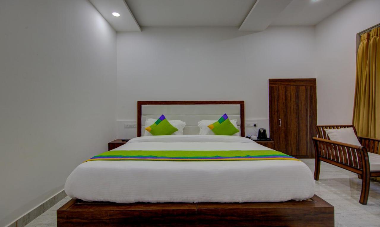 Treebo Down Town, Dalhousie Hotel Bagian luar foto